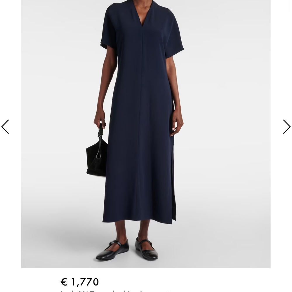 Statement piece. Short-sleeved maxi shirt dress in navy with side slits.
